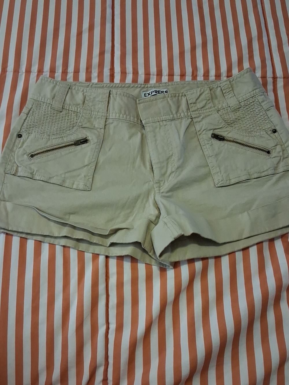 Express Women's Beige Utility Jean Shorts.    '